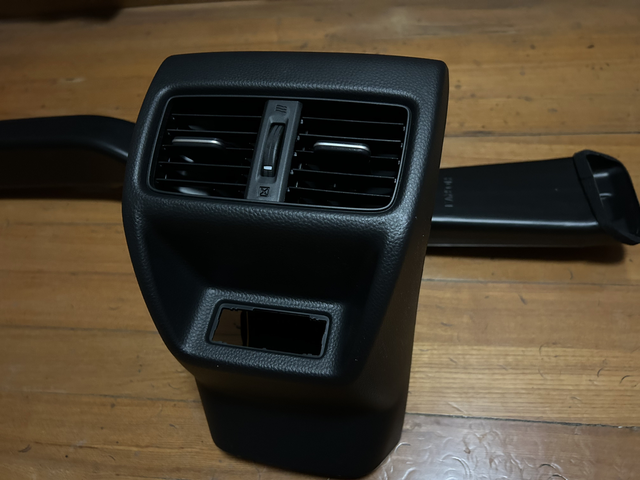 自己动手改个后排出风口
还不是最完美的改装，查不到原厂风门和电机的零件号，不过已