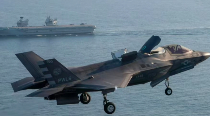 英国F-35B隐身舰载机首次降落在日本加贺号准航母上，该行动是在美、英、日三国框