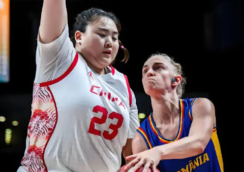 假如刘禹彤不被罚下场？

中国女篮在大运会上与日本队、波兰队的比赛中，中锋刘禹彤