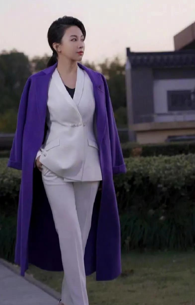 九球天后潘晓婷发文祝贺赵心童世锦赛夺冠，让世界看到中国力量。
天后踏入台球时，赵