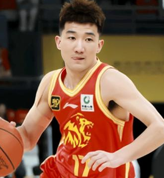 广厦男篮球员孙铭徽：我没想拿总决赛MVP！广厦男篮球员孙铭徽在接受采访时谈到自己
