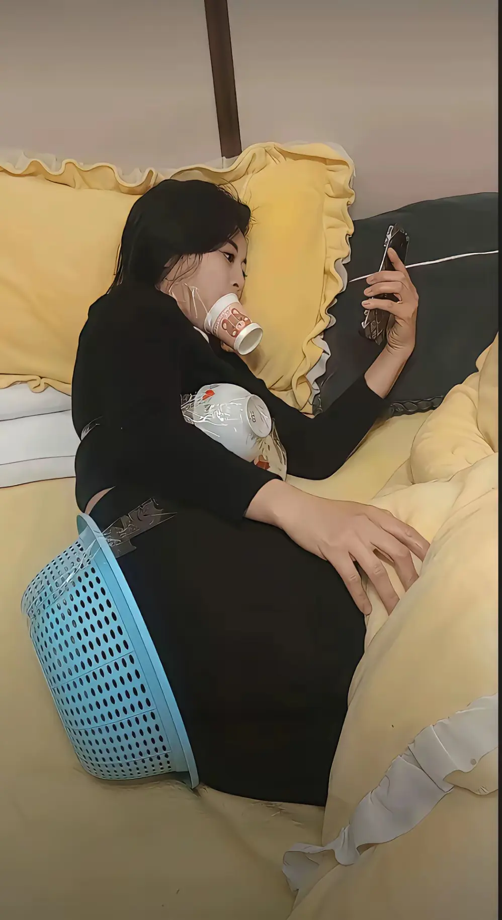 这全副武装的，她想干嘛啊…