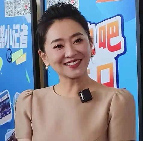 央视著名主持人月亮姐姐来龙口啦，还写下“龙口福地”，这妥妥是对龙口的大力支持啊。