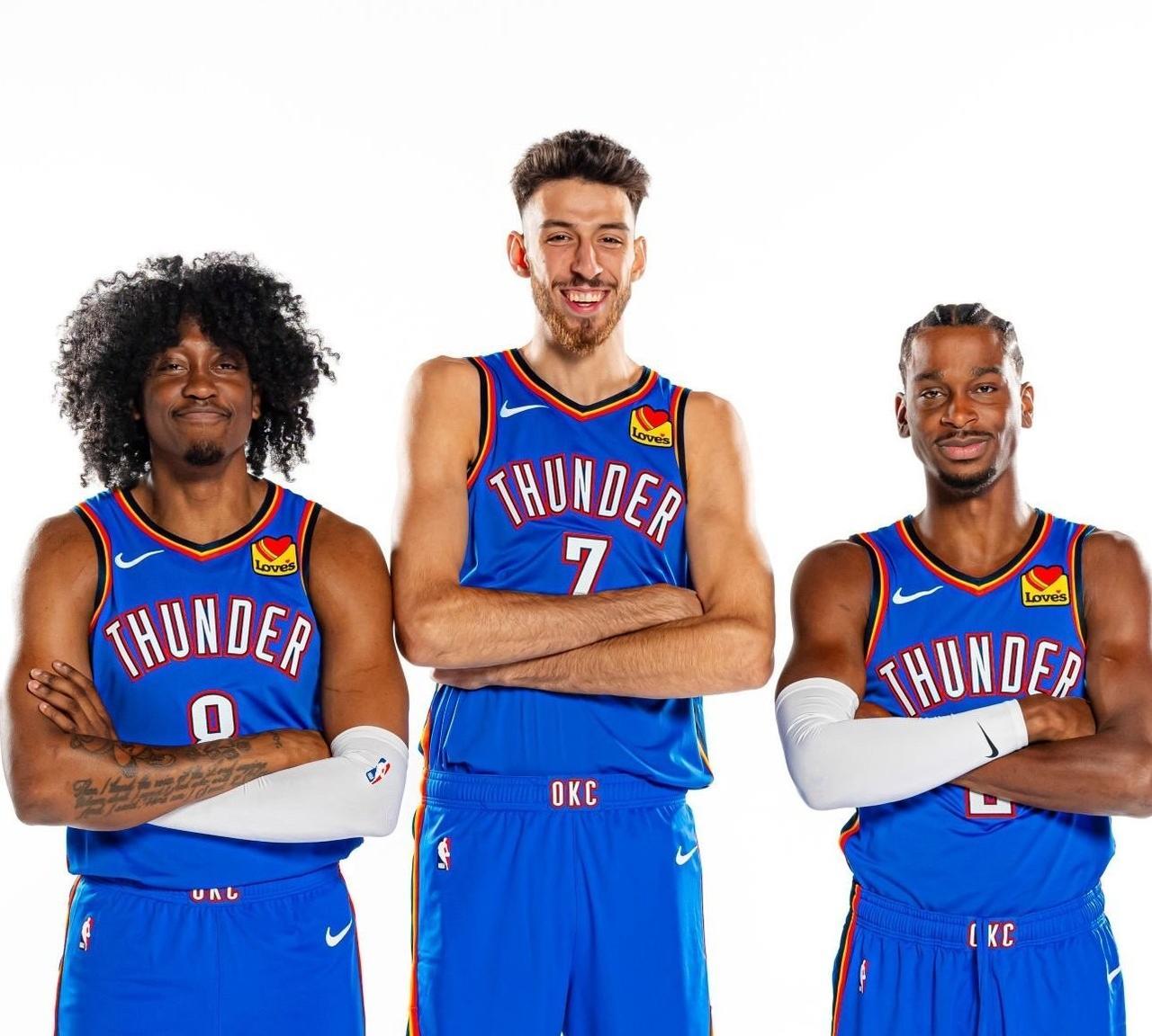 俄克拉荷马城雷霆队迈出了打造 NBA 下一个王朝的第一步。
谢伊·吉尔杰斯-亚历