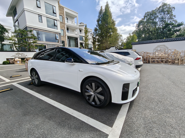 理想i6四大一小行李满载高速实测
福州金山出发全程高速到武夷山，四个大人一个小孩