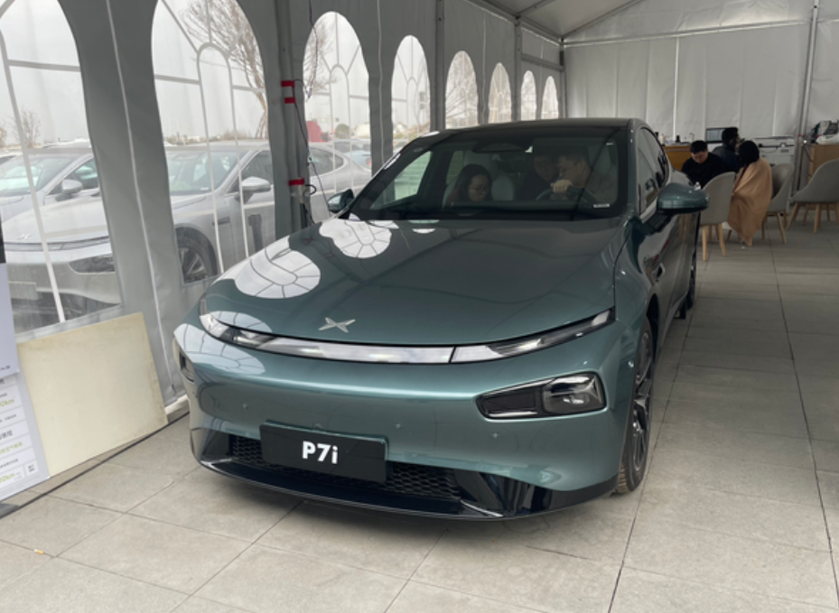 小鹏P7i订车感受就说几个事
1、车子非常帅，新颜色非常好看，颜狗必备
2、个人