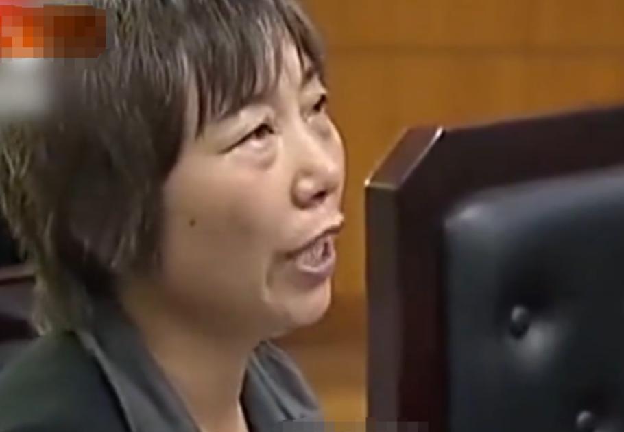 保姆赶走智力残障雇主，带着自己丈夫、儿子霸占房子，导致雇主流浪街头捡垃圾吃。雇主