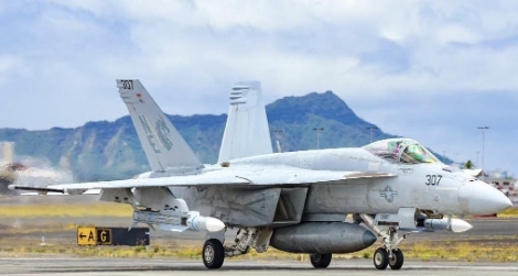 F/A-18E/F挂载空射型标准-6防空弹尝试执行远程截击和反舰任务。

空射“