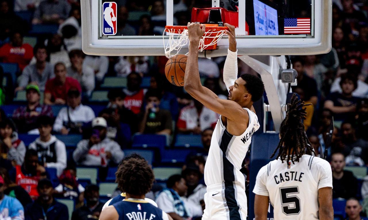 马刺107-101热火，文班亚马再次打出恐怖数据，投篮23中10，三分球5中1，