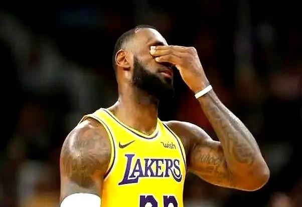送出文森特、克勒贝尔、米尔顿，从凯尔特人得到霍勒迪、一个次轮签。
这波操作之后，