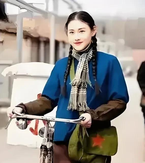 恍如隔世，是种什么感觉？
上个月，我回老家喝喜酒，遇到了初恋的她，她也是来喝喜酒