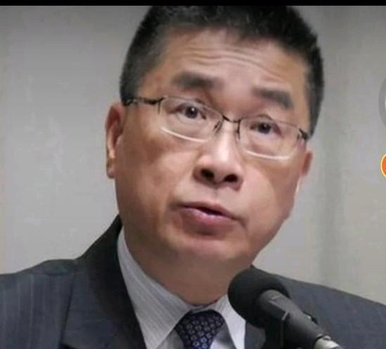 民进党秘书长徐国勇又出来大放厥词了，他承认自己的祖先来自中国大陆，但他现在是台湾