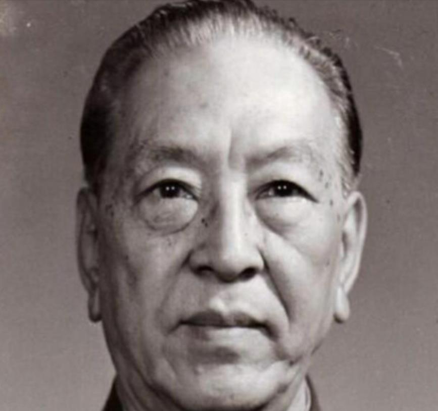 1950年，耿飚前往瑞典担任大使一职，在接风晚宴上，瑞典将军突然发难，询问耿飚带