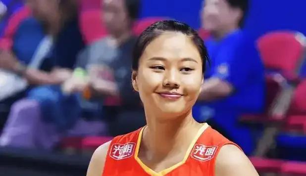 中国女排一胜一负，也就遭到了球迷的一捧一杀。今晚对阵法国，按照双方实力，赢下法国