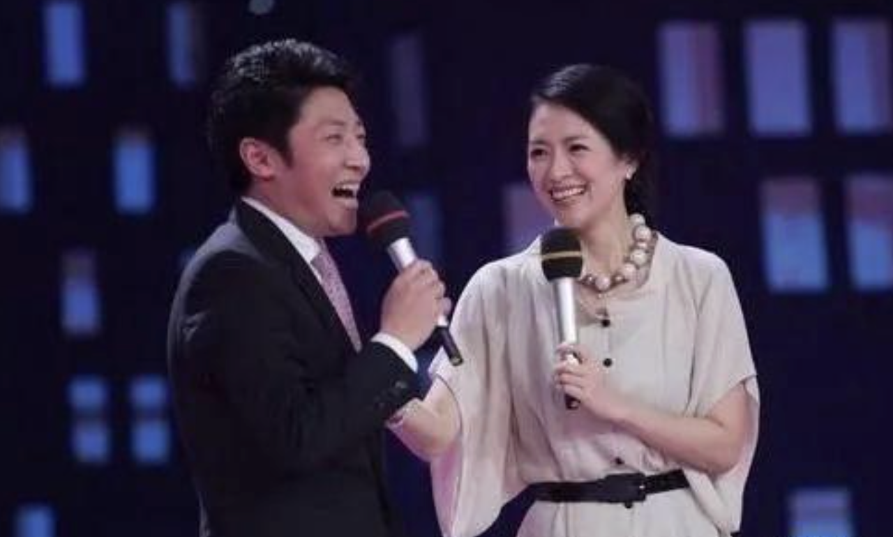 章子怡和撒贝宁分手竟是因为章母不同意？
章子怡的母亲对这段恋情并不认可。有报道称