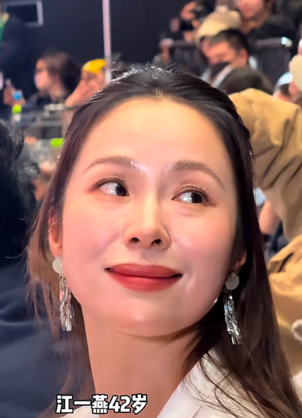 为什么总觉得江一燕笑里还带着哭？