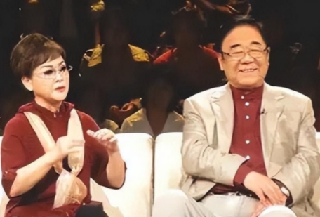 1983年，有人问歌唱家李谷一，怎样评价邓丽君？李谷一说：“她只不过是台湾的一个