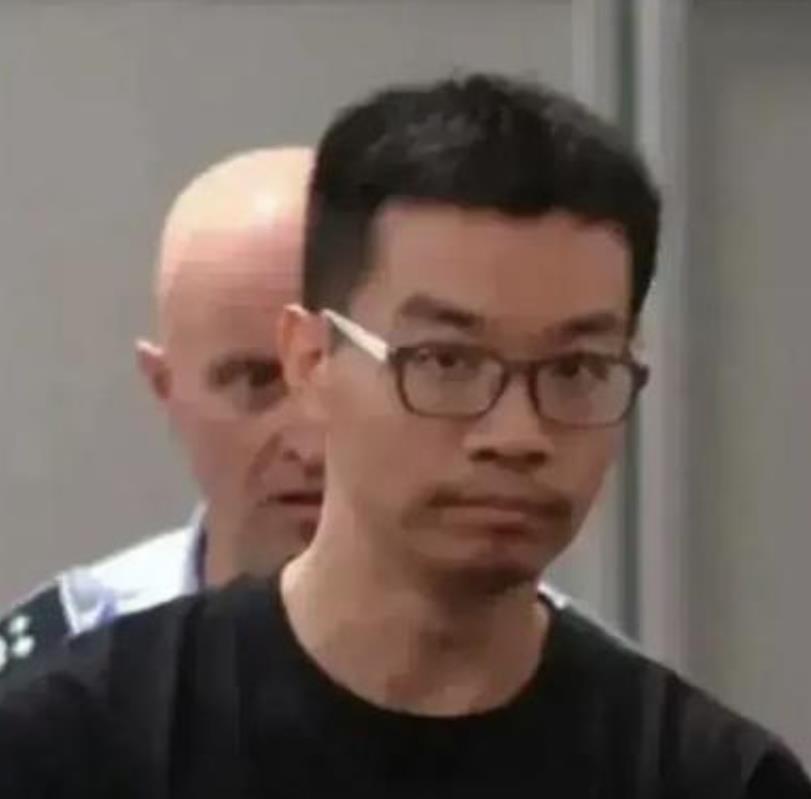 查内鬼，抓间谍！中国当务之急！上海科技人才徐泽伟，夫妻二人前往意大利旅游，刚落地