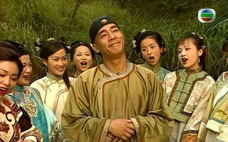 1997年，在拍《鹿鼎记》之前，周星驰指着陈小春说：“你太浮躁，根本就静不下心来