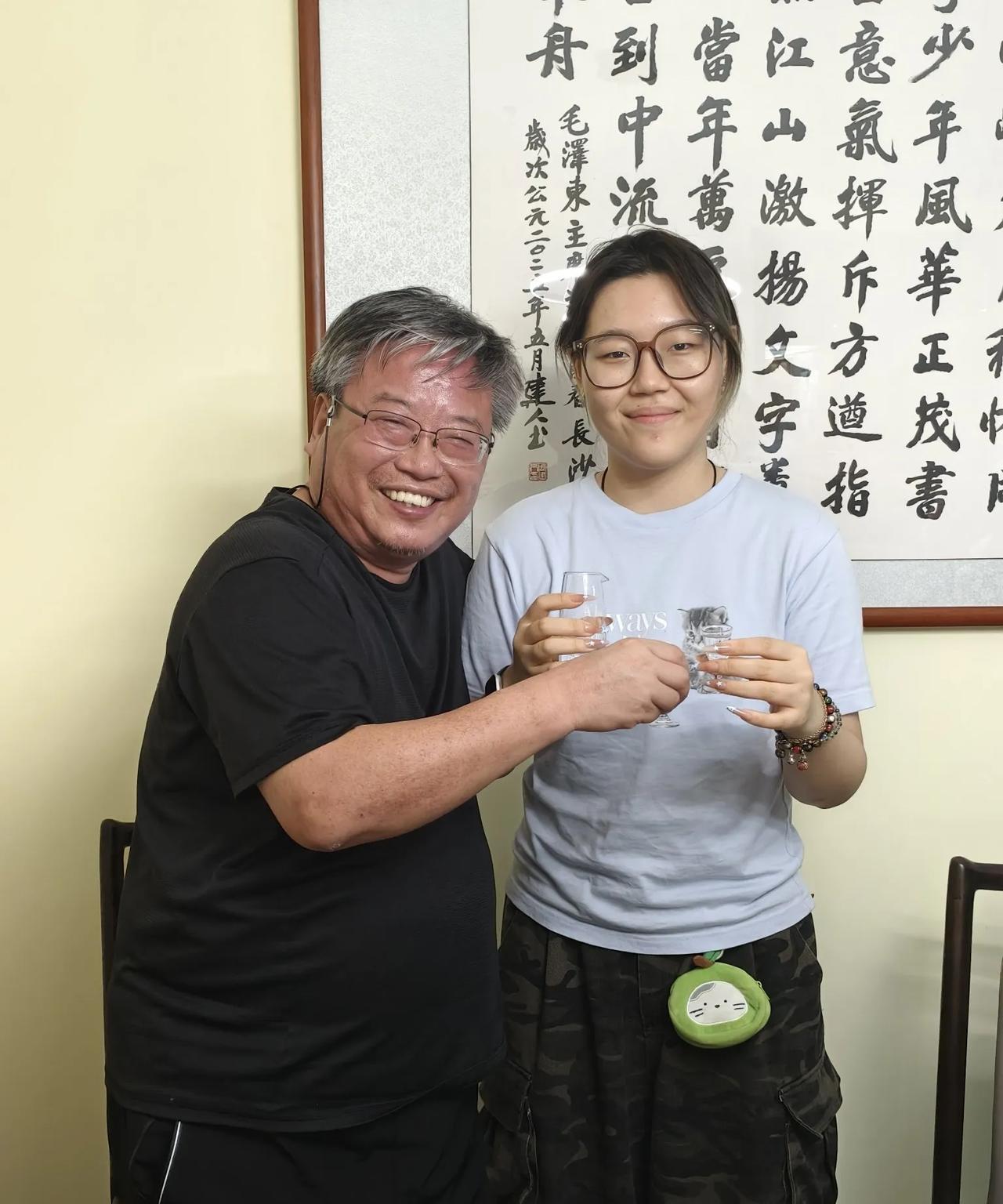 前天，师兄为我女儿远行饯行。席间聊天，聊到鼓励年轻人谈恋爱，我说我上大学时，人民