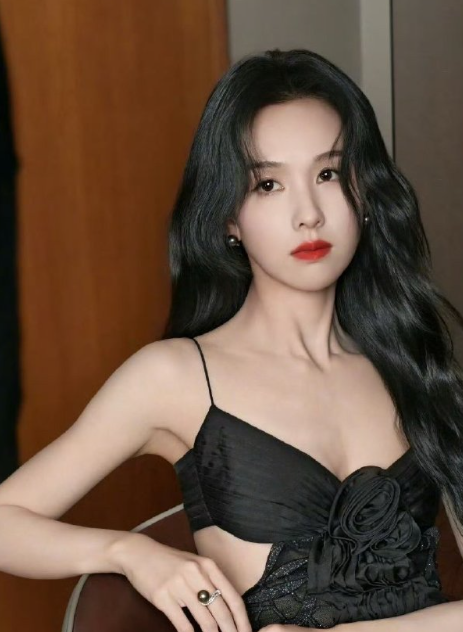 陈都灵的黑色小性感，这太可以了！