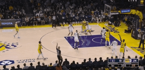 顺百顺！范德彪也开始进三分了！
在今天NBA常规赛湖人对阵森林狼的第一节比赛中，