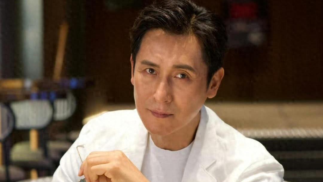 TVB视帝与模特儿子现身街头儿子气质输给老爸，同框被指像保镖