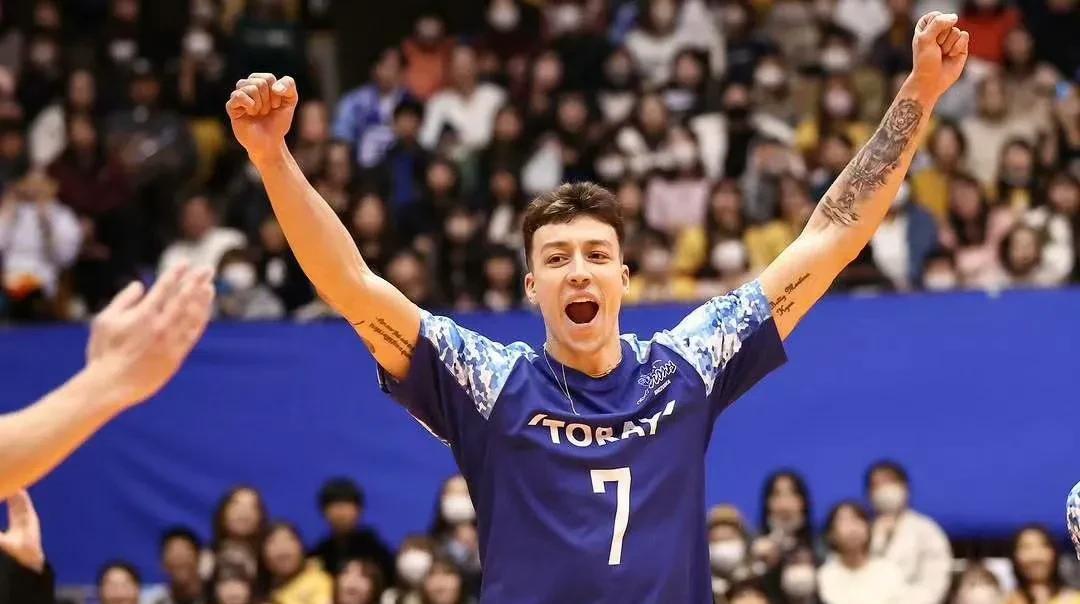 日本男子SV联赛俱乐部静冈东丽箭队宣布，意大利国手主攻弗朗西斯科·雷奇内 (Fr