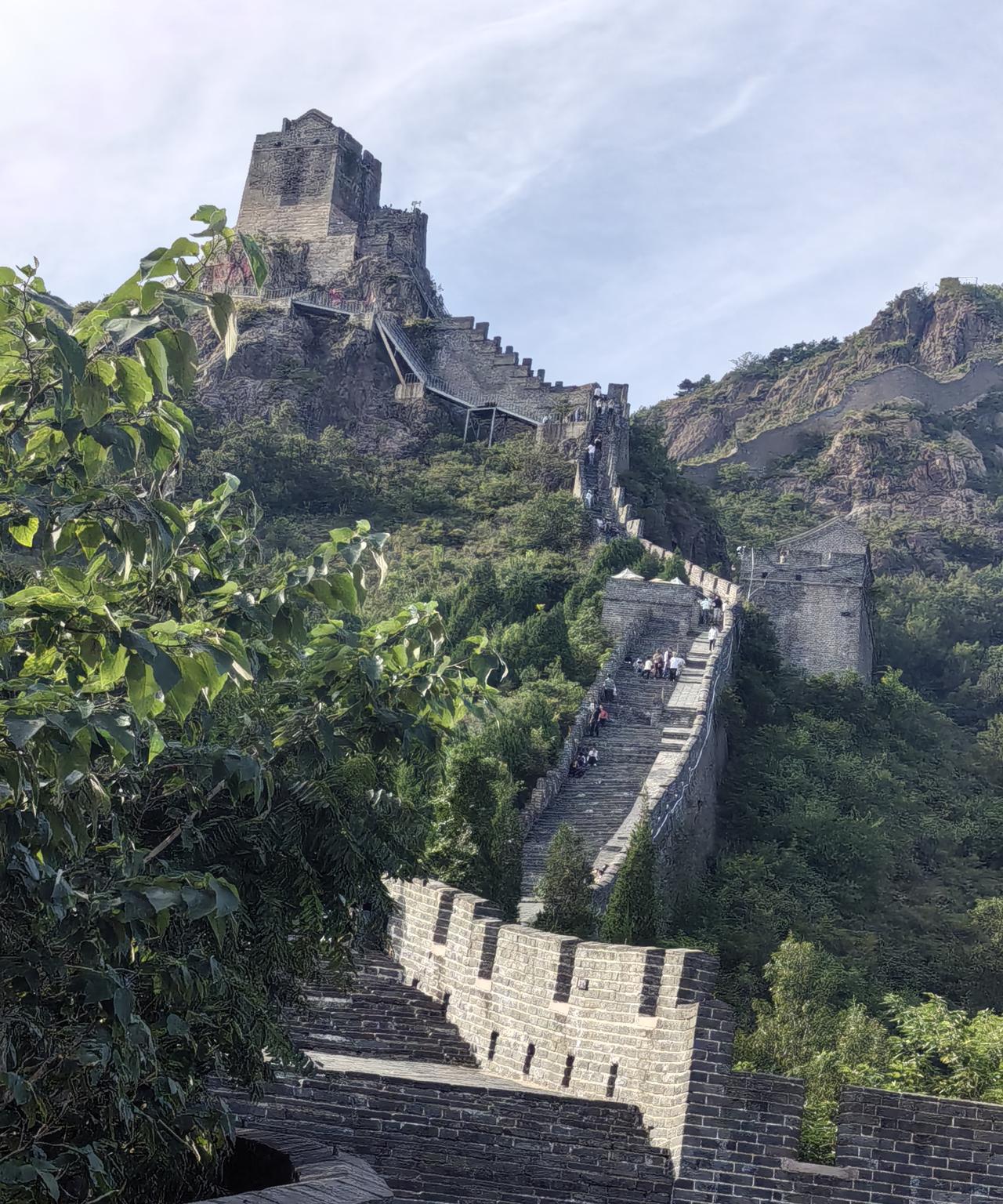 利益交换关系密，
价值彰显一线系。
服务他人是根本，
自尊自爱权衡立。
有利用价