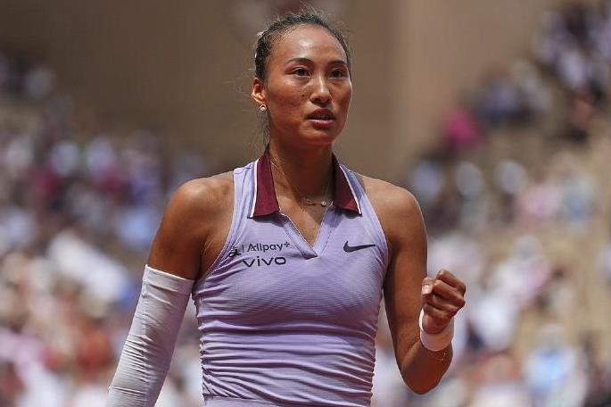 网球：郑钦文vs萨巴伦卡八强赛今日开战！！
2025法网女单1/4决赛，郑钦文再
