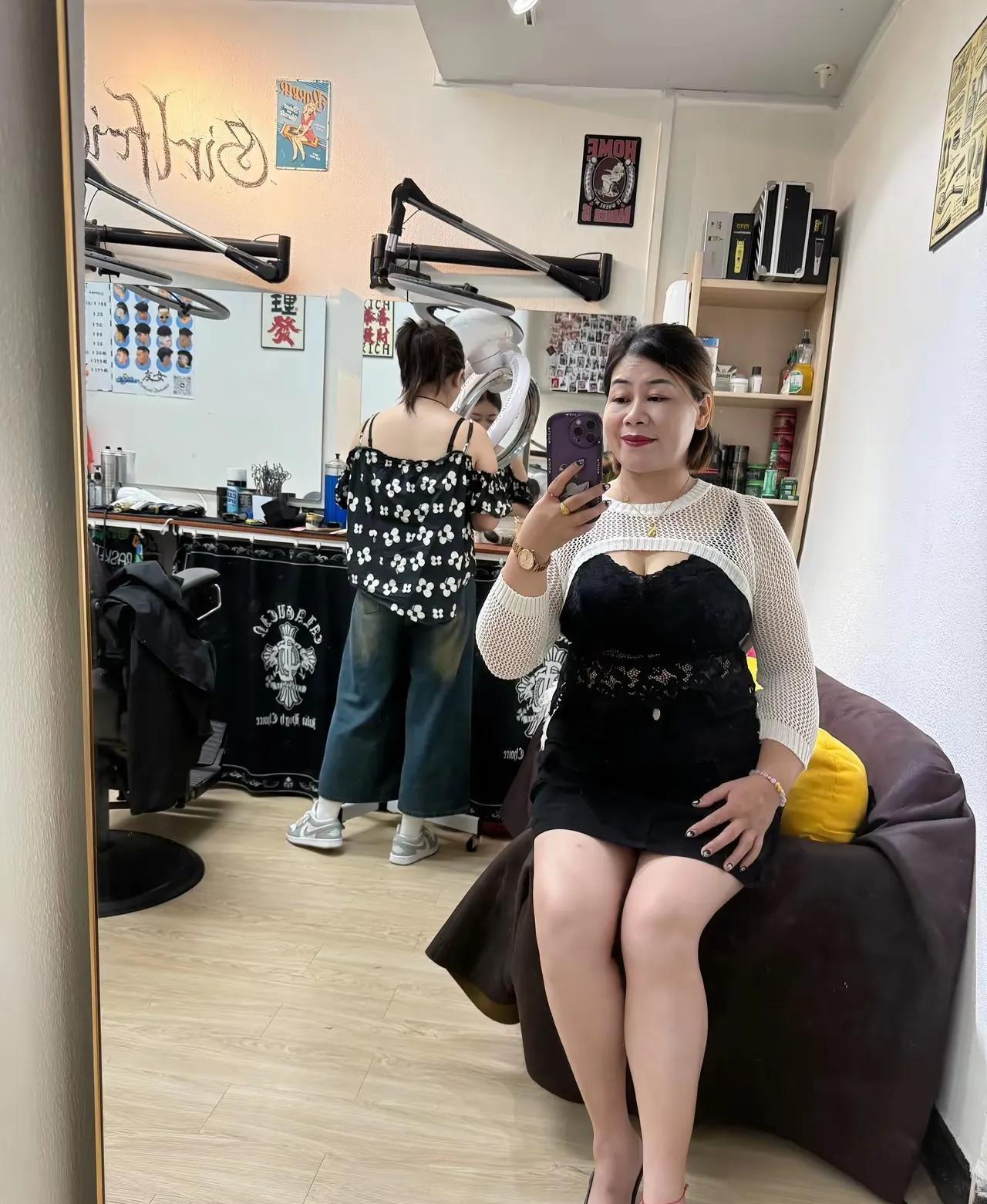 年少不识韵味妙，错把少女当成宝，岁月沉淀方知晓，阿姨温柔尽妖娆。