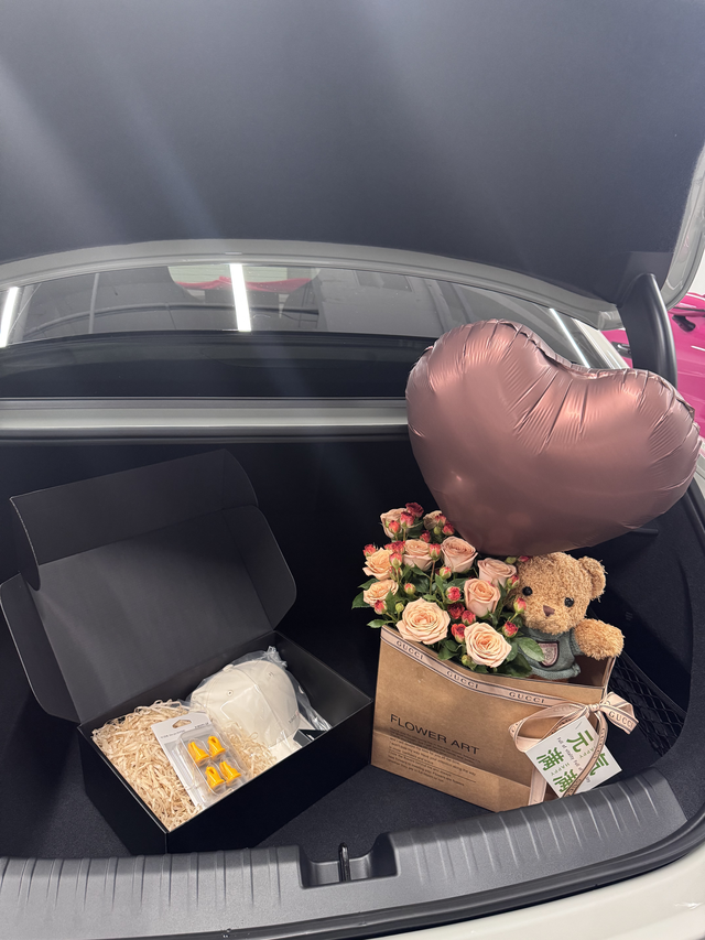 猜猜这是什么车
等了几个月终于提到我的su7啦，超级开心的一天！纠结了一下还是选