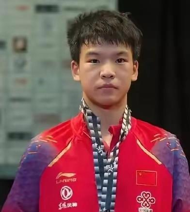 国乒新星向鹏六大个人简介——
1   2003年出生于浙江台州，22岁，身高1米