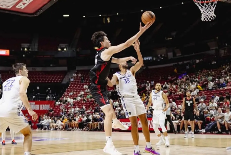 我发现了谁可以真正和瀚森搭配！
我觉得和瀚森最搭配的应该是和罗威有相似弹跳能力的