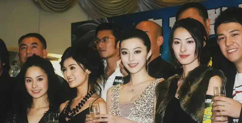 这张合照你觉得谁最美?
我觉得梁洛施最有气质
