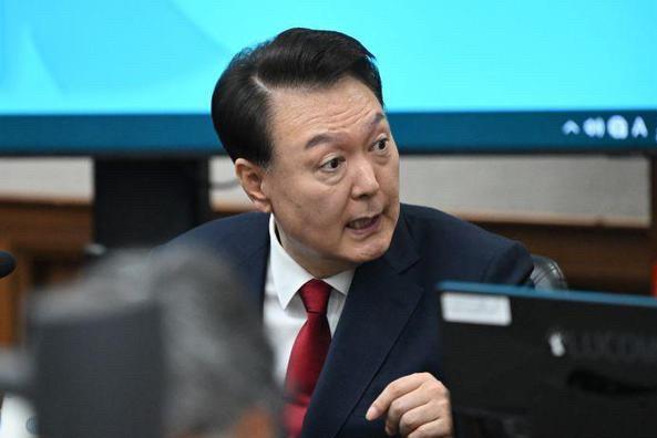 特检组拿尹锡悦也不是特有办法！
尹锡悦28日首次接受特检组调查，态度消极拖延时间
