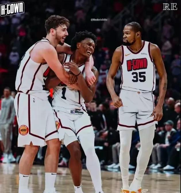 随着火箭抢下湖人的芬尼 - 史密斯，死亡5锋线在NBA排第1不为过吧？
据Sha