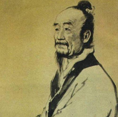 公元前207年，张苍眼睁睁看着刀斧手磨刀霍霍，周围人压着他，一步步推上刑台。浑身
