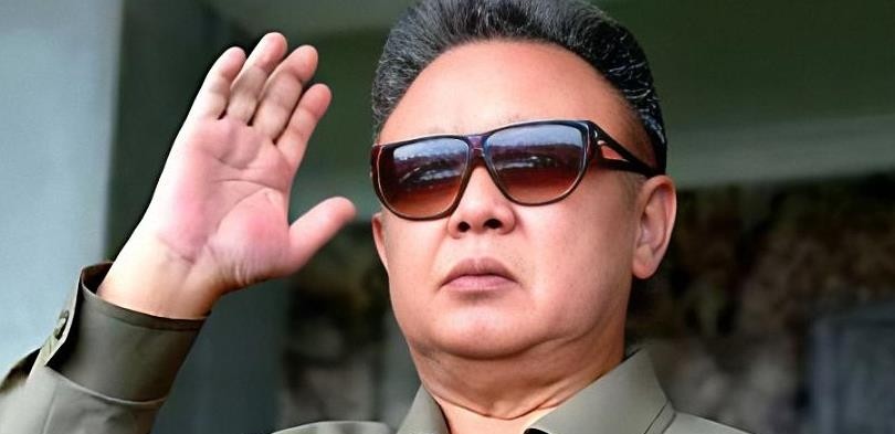 金正日曾多次秘密访问中国，每次都小心谨慎。2010年5月，他在中国访问期间，拒绝
