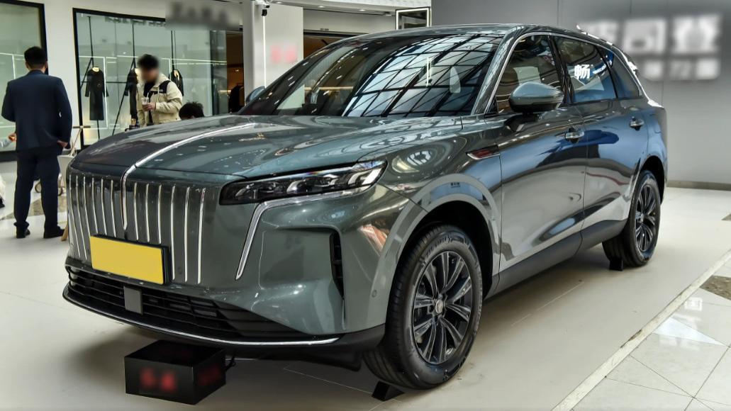 破吉尼斯世界纪录，满油满电续航超2300公里，体验红旗HS6 PHEV