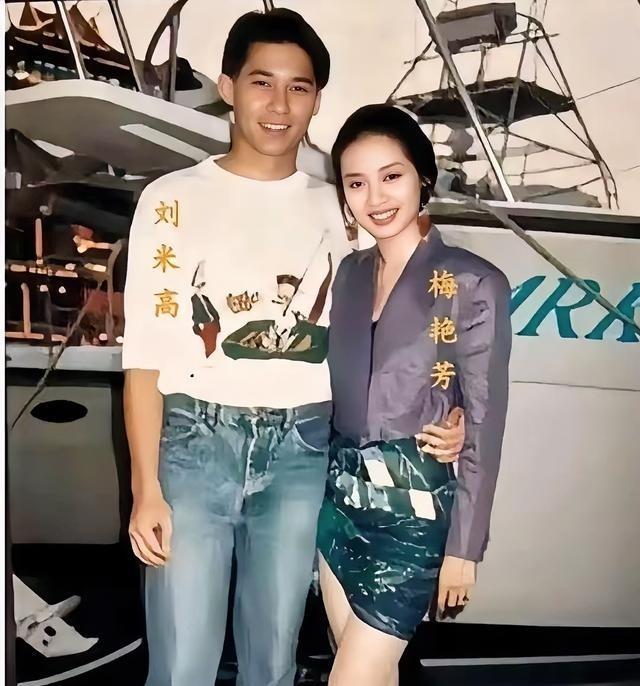 这是梅艳芳最爱的男人，看起来他们非常相爱，都是真人容貌，绝不是演员饰演的。
你有
