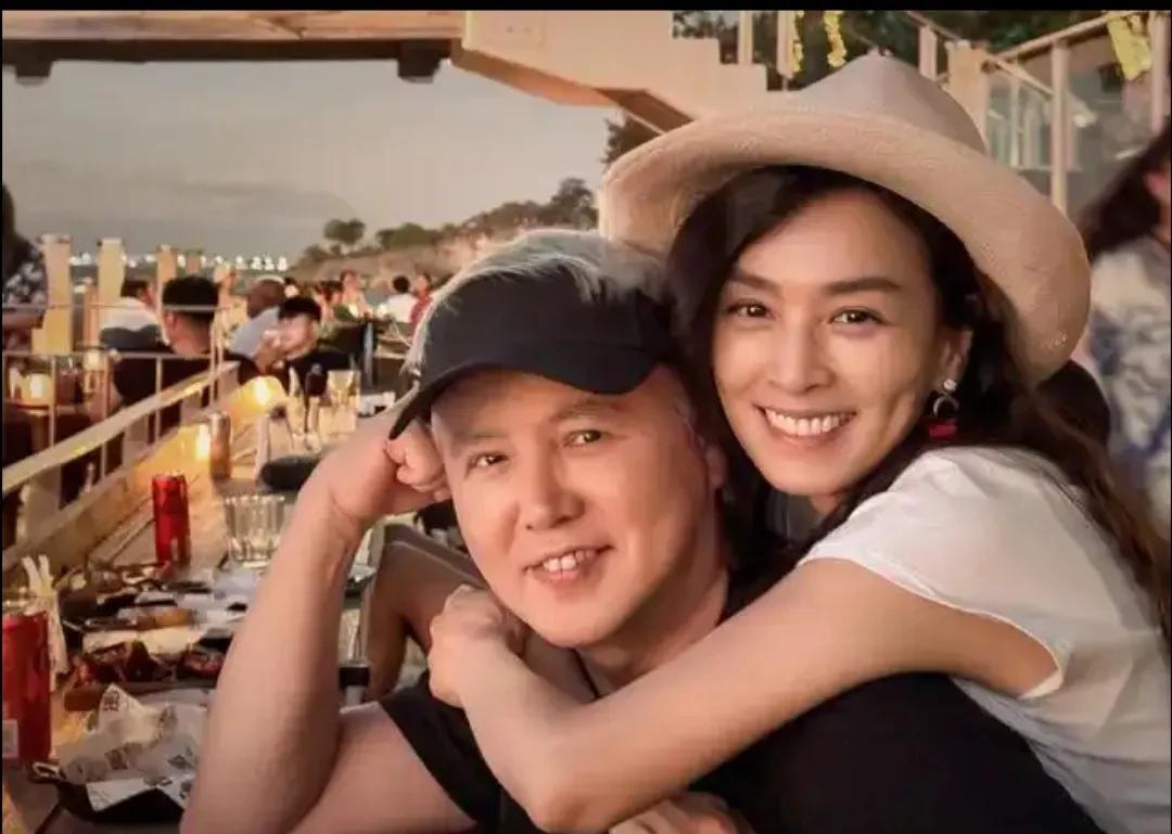 张庭女儿说：
都说我长得不如我爸爸妈妈好看，要那么好看干嘛呢？我只要一张一出场就