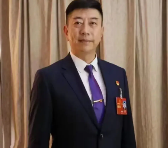 我双手赞成人大代表刘辉的提议：
修改刑法，
让食品安全犯罪可判死刑。
以此维护我