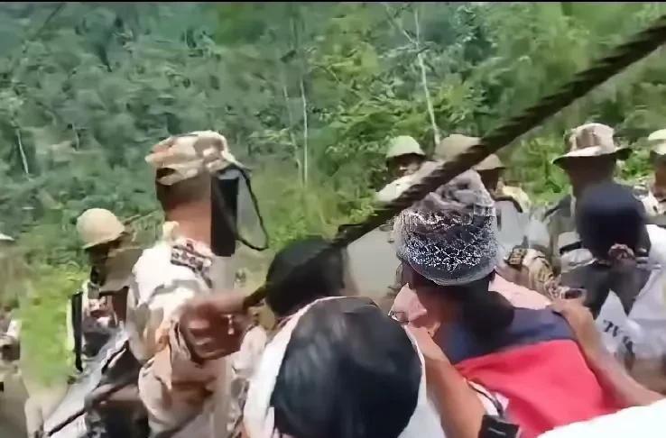 目前看，感觉是我们一厢情愿，从网络上疯传的视频和图片看，游行示威队伍中的标语并没