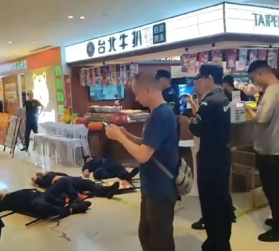 为什么都不敢扶，为啥越来越多的事情不选择报警了？？
为啥他们那么大了，还跟小孩一