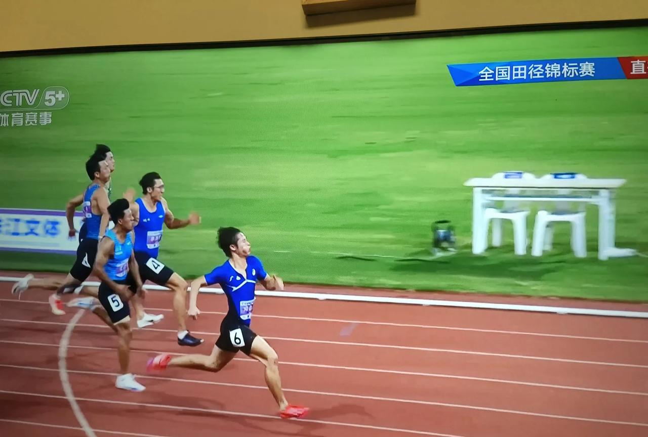 邓信锐已经预定了下一个百米破百的席位，成为中国男子百米短跑第三人！
起跑就领先，