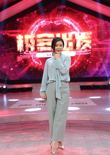 王小骞，164cm，央视辞职后，转向自媒体领域创业，成为一名网红。
