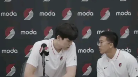 杨瀚森英语急需提升，不同环境对球员要求很高

杨瀚森被开拓者16顺位选中，身穿1