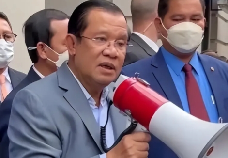 洪森是不敢取而代之的，柬埔寨王室有接近两千年的历史，王位继承都是在三大家族中产生