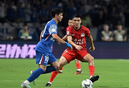 足协杯1/4决赛，上海申花与河南队在长达104分钟的常规时间内2-2战平，马纳法